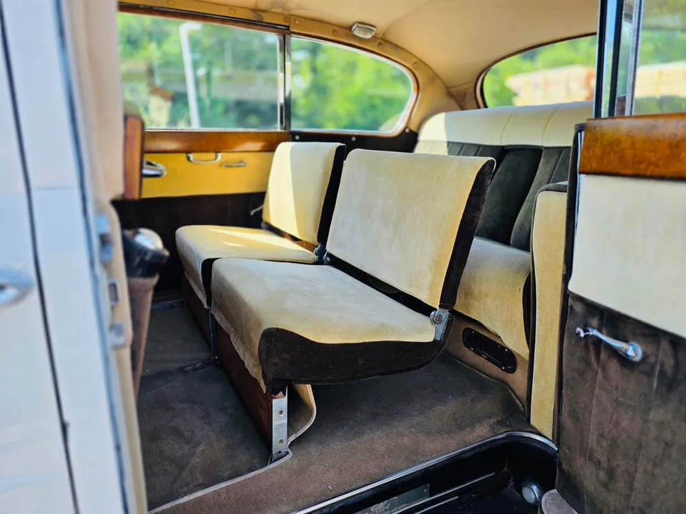 1962 Rolls-Royce Austin Princess Stretch Limousine, the inside – picture 8 1962 Rolls-Royce Austin Princess Stretch Limousine, the inside – picture 8