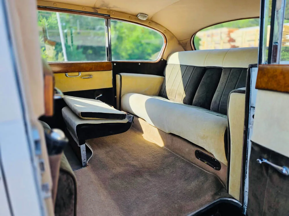 1962 Rolls-Royce Austin Princess Stretch Limousine, the inside – picture 7 1962 Rolls-Royce Austin Princess Stretch Limousine, the inside – picture 7
