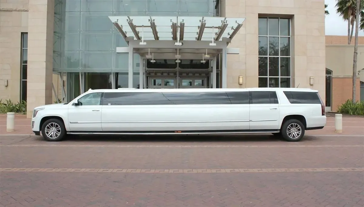 Escalade Limousines (black) – picture 8 Escalade Limousines (black) – picture 8