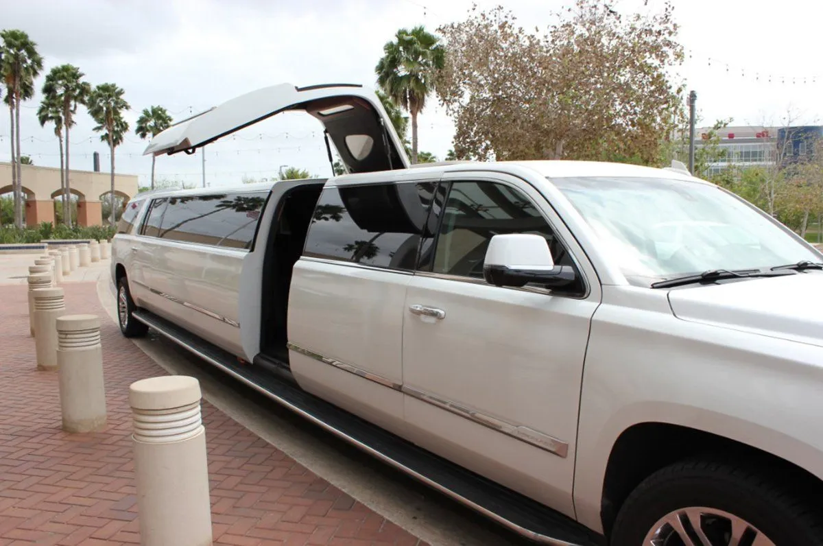 Escalade Limousines (black) – picture 2 Escalade Limousines (black) – picture 2