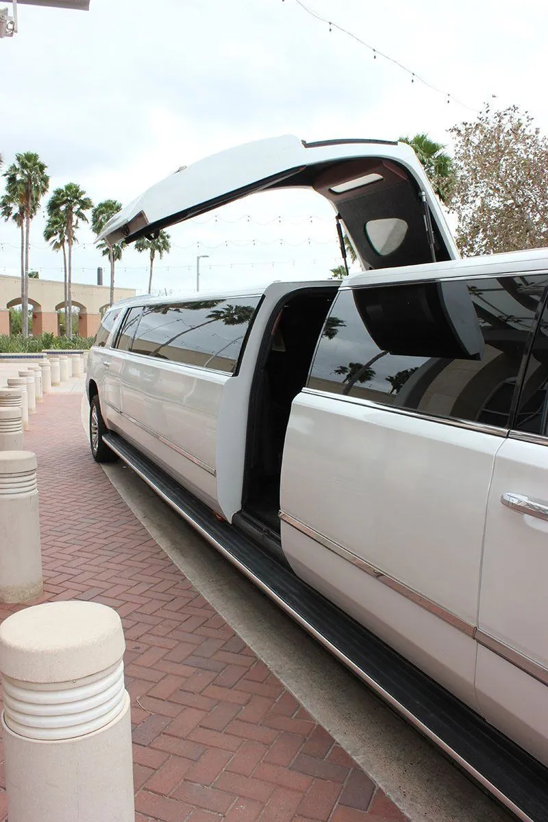 Escalade Limousines (black) – picture 11 Escalade Limousines (black) – picture 11