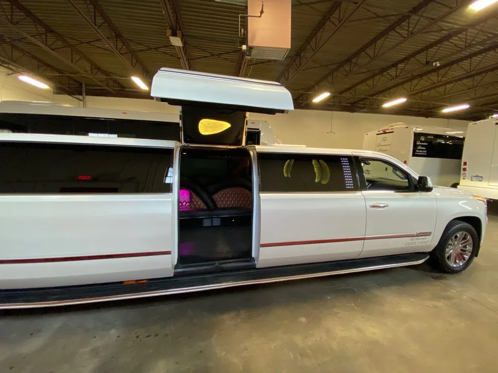 Escalade Limousines (black) – picture 4 Escalade Limousines (black) – picture 4