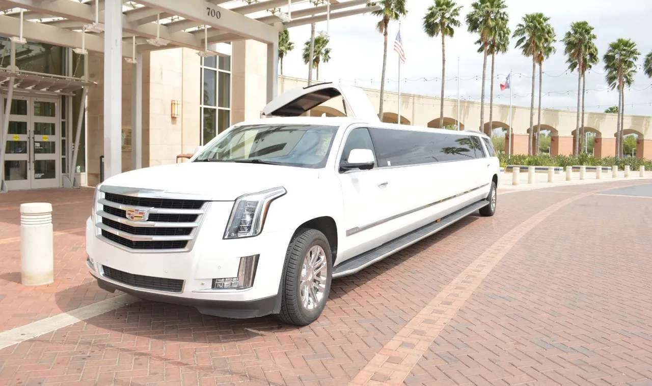 Escalade Limousines (black) – picture 6 Escalade Limousines (black) – picture 6